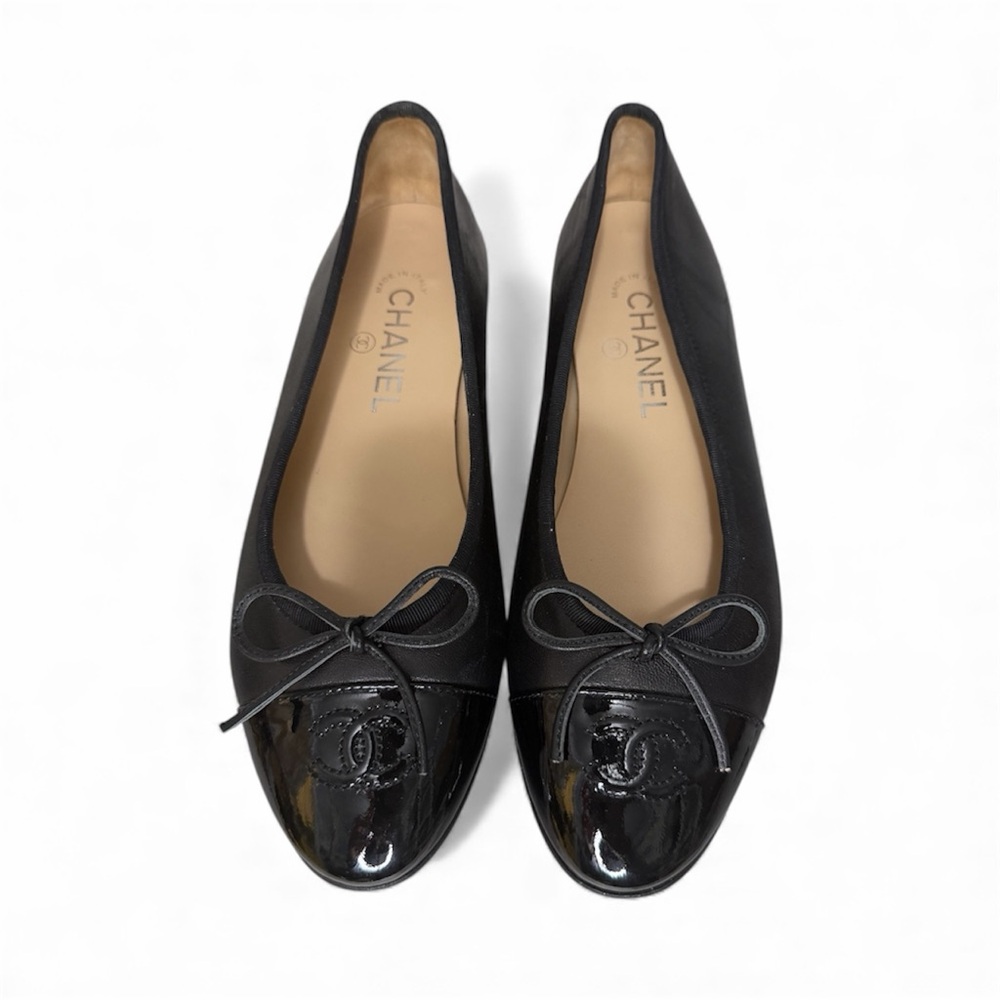 CHANEL Black Flats with Bow Detail